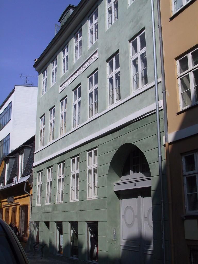 Facade mod Larsbjørnsstræde efter restaurering, marts 2004