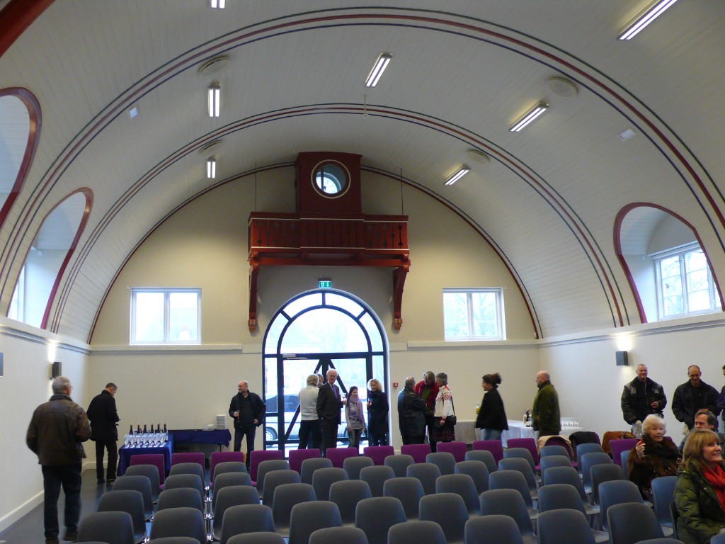 Fægtehallen set mod indgangsporten med frilagt og restaureret urværk, efter ombygning, 2009